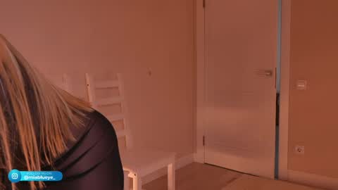 Snapshot of miablueye chatting on 05-20-26, 04:24 miablueye online show from 05-20-26, 04:24