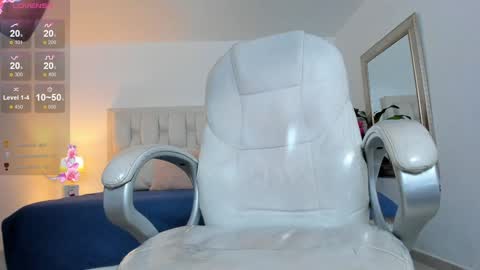 Snapshot of miabrunette23 chatting on 12-14-24, 04:09 MIA online show from 12-14-24, 04:09