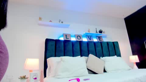 Snapshot of miabrunette23 chatting on 12-15-24, 03:56 MIA online show from 12-15-24, 03:56