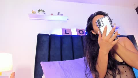 Snapshot of miabrunette23 chatting on 12-29-24, 08:00 MIA online show from 12-29-24, 08:00