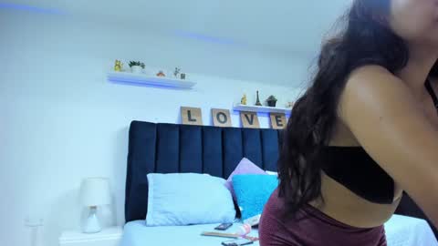 Snapshot of miabrunette23 chatting on 12-30-24, 02:53 MIA online show from 12-30-24, 02:53