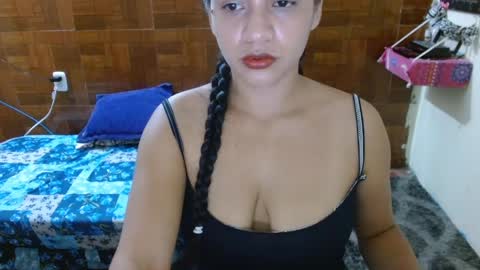 Snapshot of miabrunette23 chatting on 02-25-25, 02:36 MIA online show from 02-25-25, 02:36