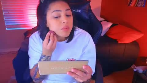 Mia online show from 01-04-25, 12:05