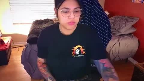 Mia online show from 01-20-25, 01:28