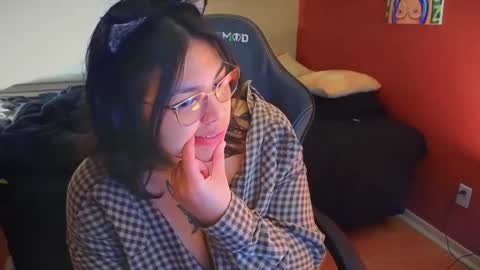 Mia online show from 02-24-25, 01:46