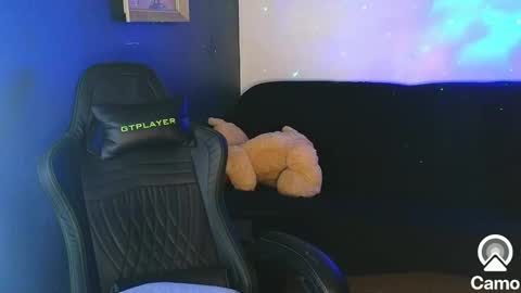 Mia online show from 09-21-25, 12:01