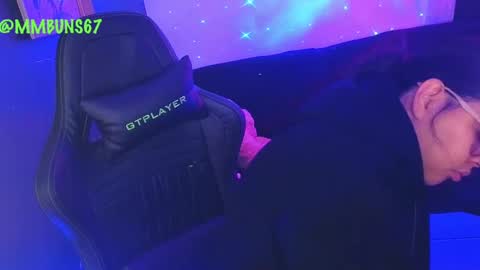 Mia online show from 09-25-25, 01:09