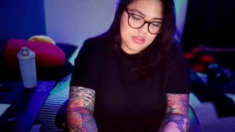 Mia online show from 04-01-26, 02:12