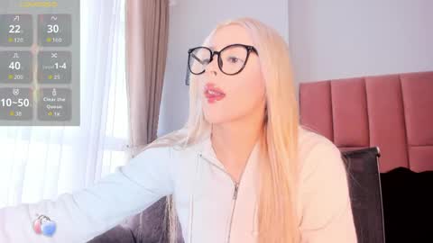 MiaCarper online show from 04-27-26, 09:02