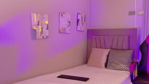 Snapshot of miacarterr_ chatting on 12-05-25, 12:14 Mia online show from 12-05-25, 12:14