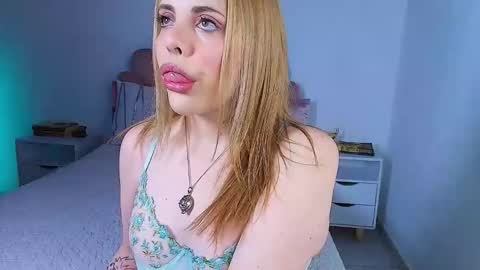 Snapshot of miacolucci_18 chatting on 11-05-25, 11:10 Mary online show from 11-05-25, 11:10