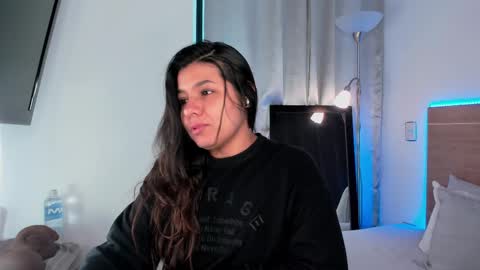 Snapshot of miadanielss chatting on 02-17-25, 12:27 IG Yojanagomez online show from 02-17-25, 12:27