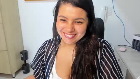 Snapshot of miadanielss chatting on 03-03-25, 05:07 IG Yojanagomez online show from 03-03-25, 05:07