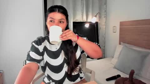 Snapshot of miadanielss chatting on 03-07-25, 12:37 IG Yojanagomez online show from 03-07-25, 12:37