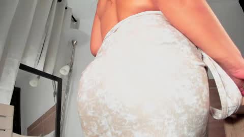 Snapshot of miadanielss chatting on 03-08-25, 04:34 IG Yojanagomez online show from 03-08-25, 04:34