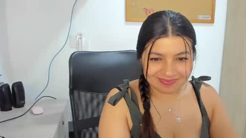 Snapshot of miadanielss chatting on 03-10-25, 04:57 IG Yojanagomez online show from 03-10-25, 04:57