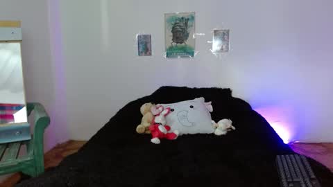 Snapshot of miadavisxx chatting on 03-21-26, 08:01 Mia david online show from 03-21-26, 08:01