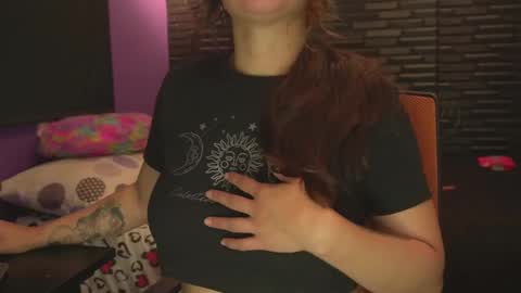 Mia online show from 11-08-25, 04:56