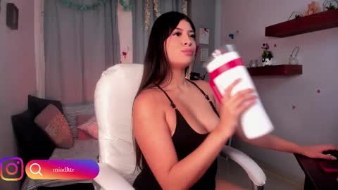 Snapshot of miadlucca chatting on 10-28-25, 01:53 Mia online show from 10-28-25, 01:53