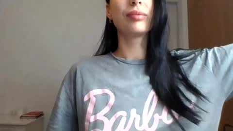 Mia online show from 07-26-26, 09:00
