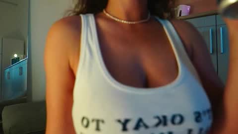 Mia online show from 10-18-25, 02:18