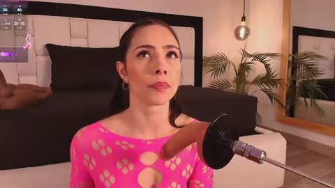 Mia online show from 04-25-26, 11:35