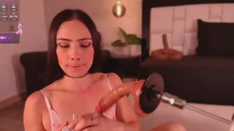 Mia online show from 05-09-26, 11:26