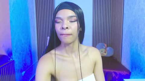 Mia online show from 11-08-25, 06:46