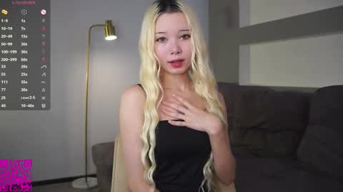 Mia online show from 09-24-25, 06:39