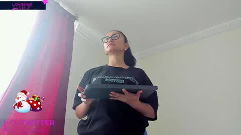 Snapshot of miagonzal chatting on 12-12-24, 05:48 Mia  online show from 12-12-24, 05:48