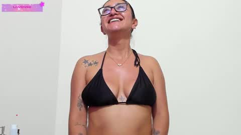 Snapshot of miagonzal chatting on 09-30-25, 01:10 Mia  online show from 09-30-25, 01:10