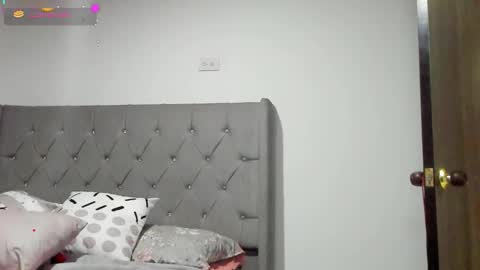 Snapshot of miagonzal chatting on 10-21-25, 02:01 Mia  online show from 10-21-25, 02:01