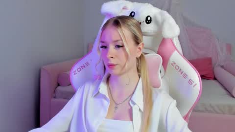 Mia online show from 09-20-25, 05:47