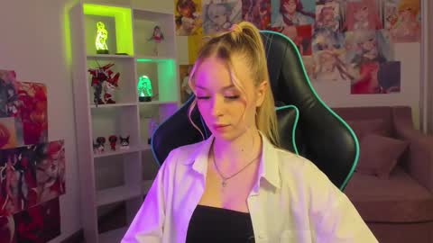 Mia online show from 09-30-25, 05:18