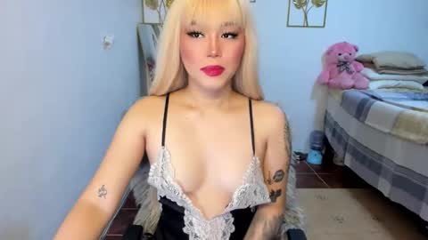 Snapshot of miah_here chatting on 10-22-25, 08:41 Miah online show from 10-22-25, 08:41