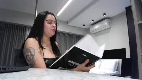 Snapshot of miahale chatting on 02-02-25, 03:43 Ms Mia Owner Of Your Mind online show from 02-02-25, 03:43