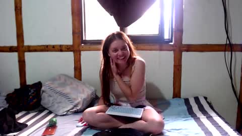 Mia  Sam online show from 10-20-25, 04:40