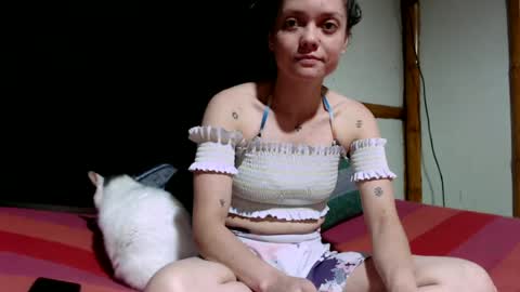 Snapshot of miahells chatting on 05-04-26, 10:39 Mia Sam online show from 05-04-26, 10:39