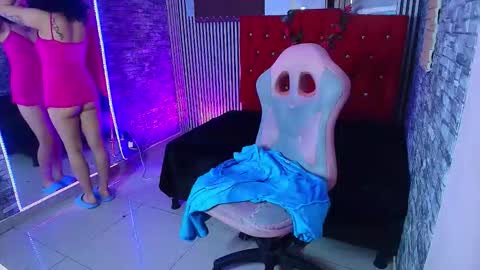 Snapshot of miahernadez303av chatting on 11-21-25, 05:06 MIA VELEZ online show from 11-21-25, 05:06