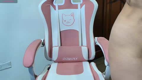 MIA HOTMEZ online show from 10-18-25, 01:56