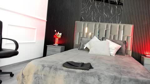 Snapshot of miahsens chatting on 12-16-25, 11:37 Miah Sens online show from 12-16-25, 11:37