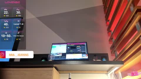 Mia online show from 01-24-25, 06:03