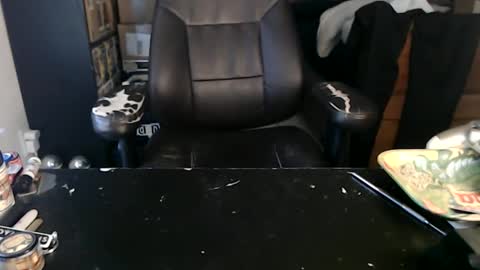 Snapshot of miaking chatting on 01-16-26, 04:22 Mark online show from 01-16-26, 04:22