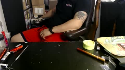 Snapshot of miaking chatting on 02-15-26, 05:26 Mark online show from 02-15-26, 05:26