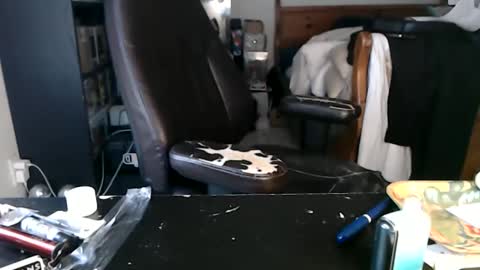 Snapshot of miaking chatting on 02-28-26, 02:07 Mark online show from 02-28-26, 02:07