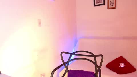 Mia online show from 02-17-25, 09:03