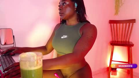 Mia online show from 03-05-25, 09:05