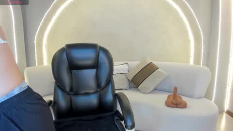 Call me Mia  online show from 02-26-26, 07:46