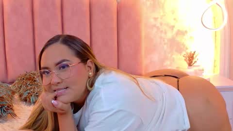 Mia online show from 02-11-26, 03:44