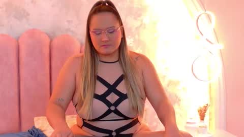 Mia online show from 04-23-26, 05:08